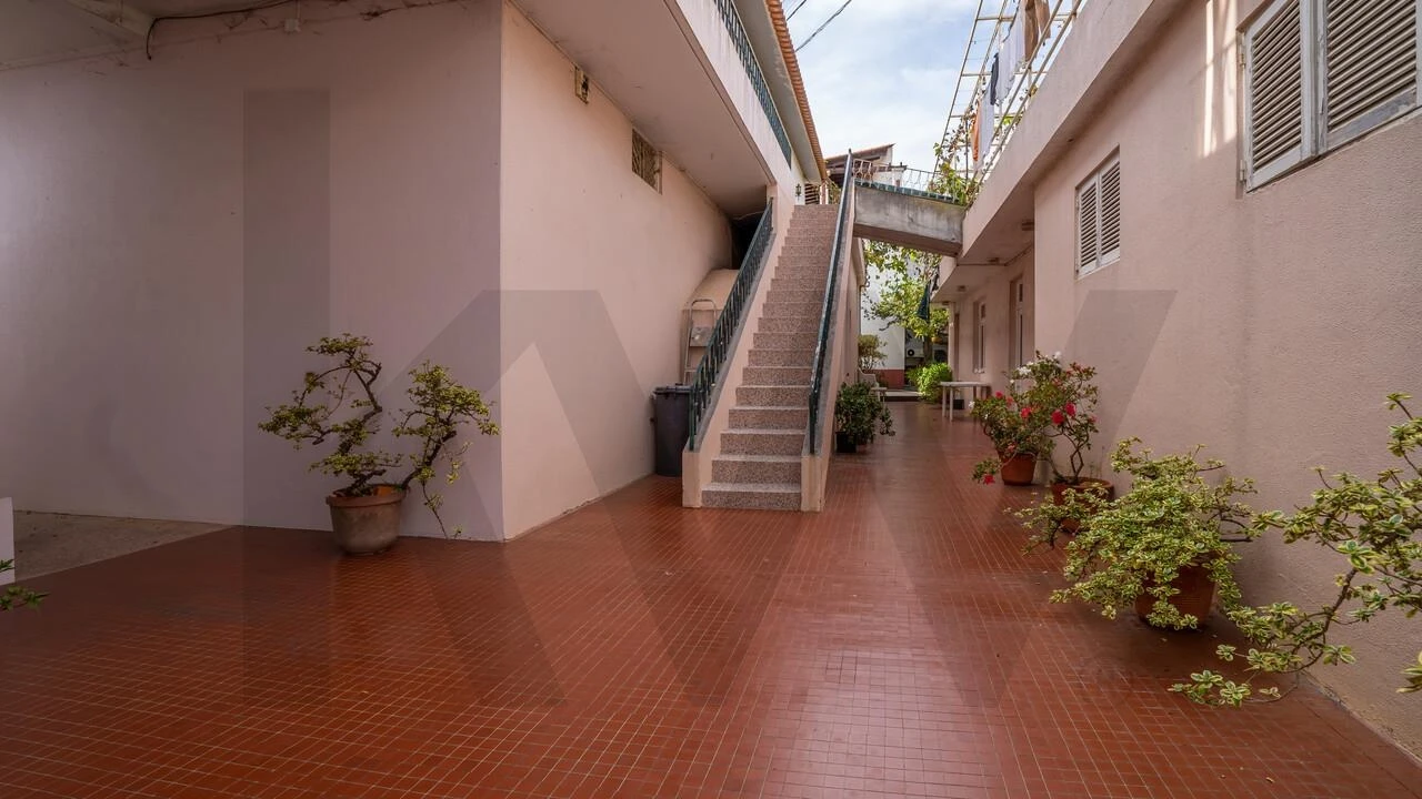 Moradia T5 para Venda em Estreito de Camara de Lobos Foto 22