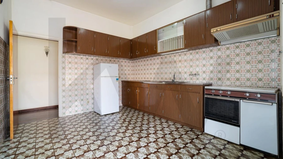 Moradia T5 para Venda em Estreito de Camara de Lobos Foto 12