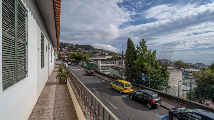 Moradia T5 para Venda em Estreito de Camara de Lobos Foto 19