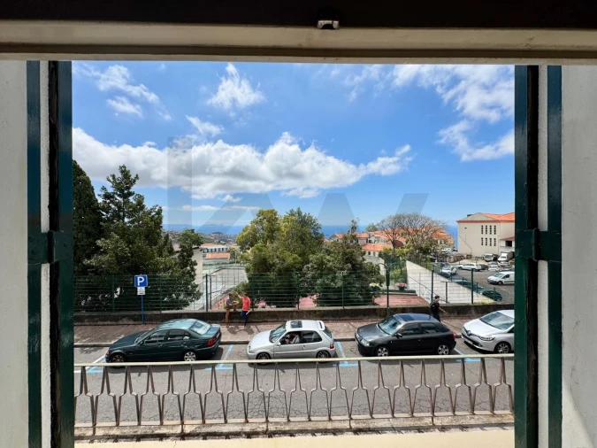 Moradia T5 para Venda em Estreito de Camara de Lobos Foto 21