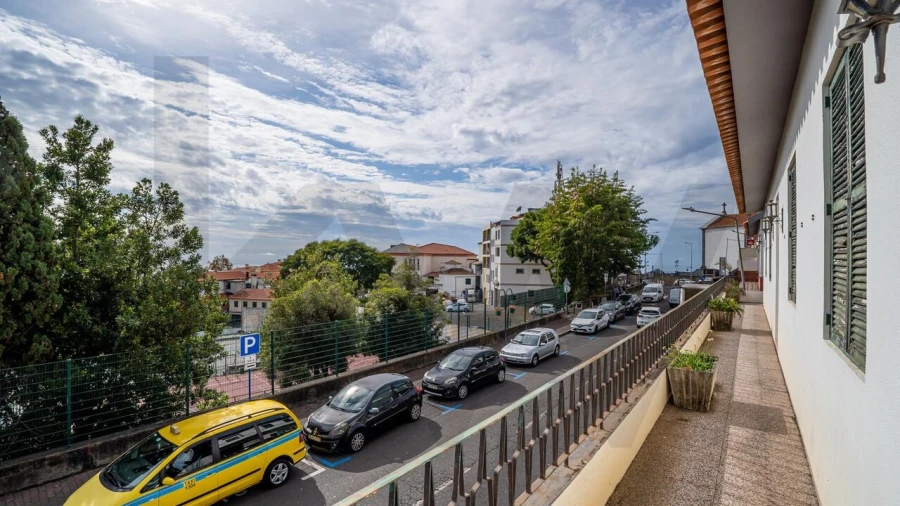 Moradia T5 para Venda em Estreito de Camara de Lobos Foto 4