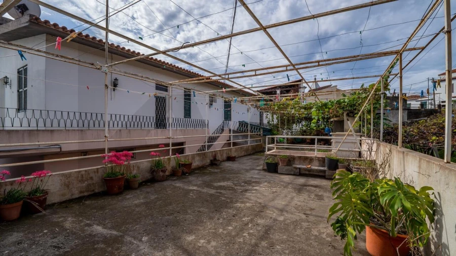 Moradia T5 para Venda em Estreito de Camara de Lobos Foto 8