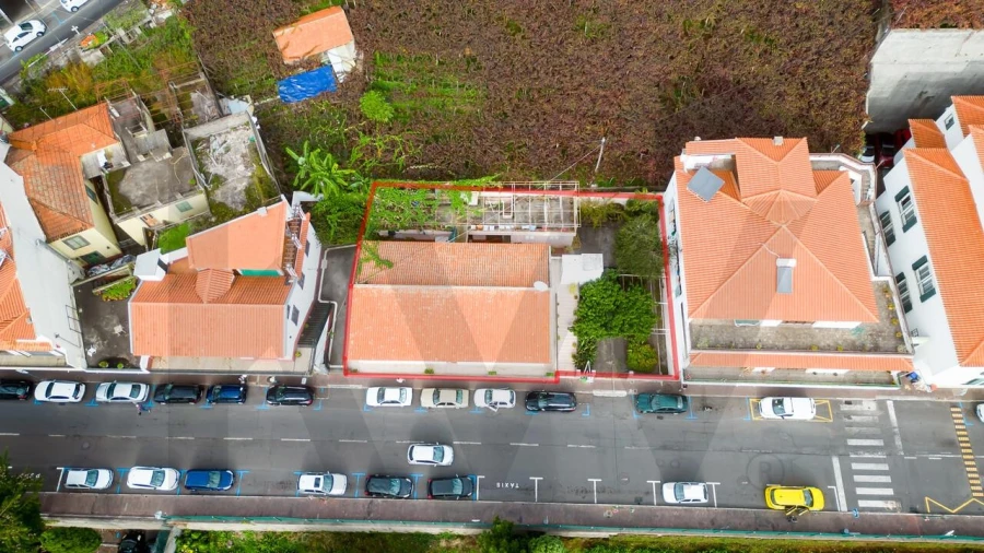 Moradia T5 para Venda em Estreito de Camara de Lobos Foto 5