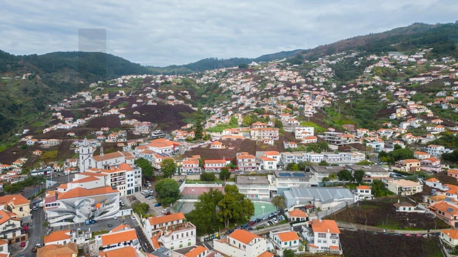 Moradia T5 para Venda em Estreito de Camara de Lobos Foto 25