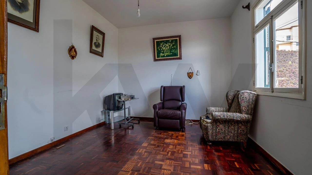 Moradia T5 para Venda em Estreito de Camara de Lobos Foto 16