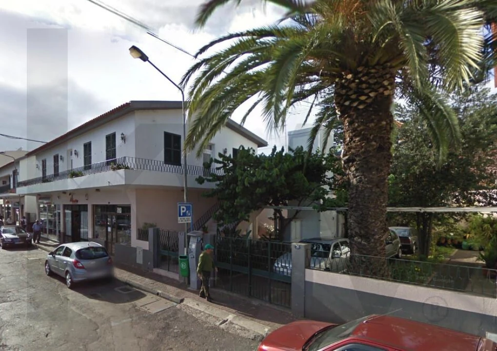 Moradia T5 para Venda em Estreito de Camara de Lobos Foto 1