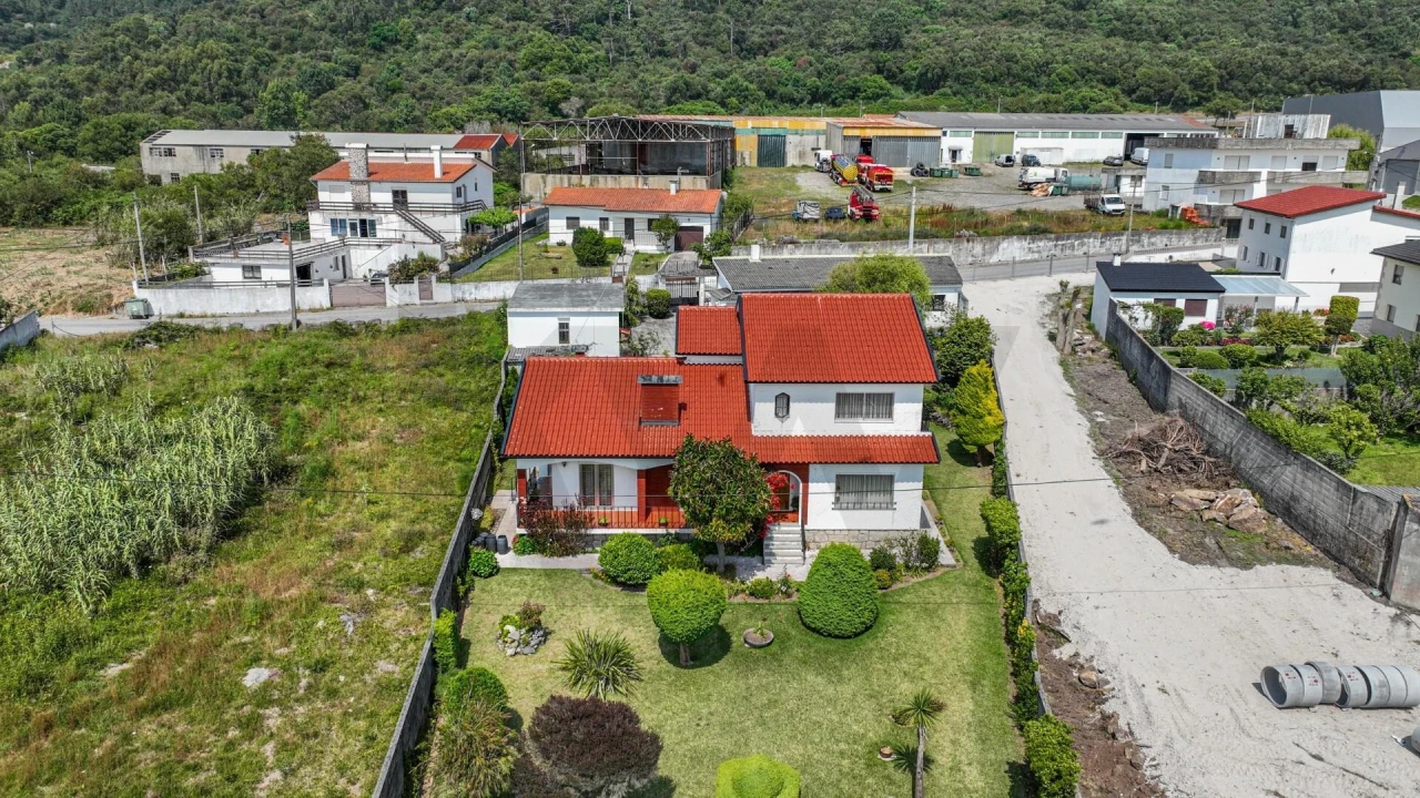 Moradia T5 para Venda em Vila Praia de Ancora Foto 4