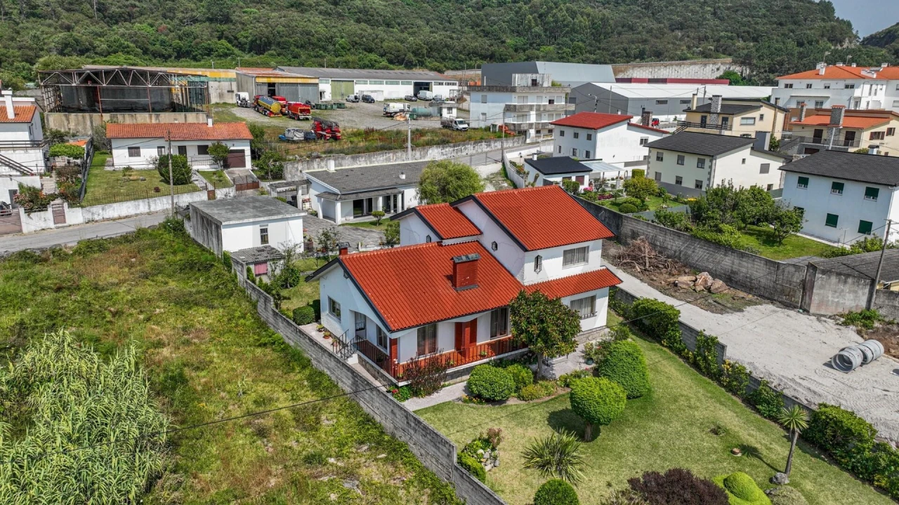 Moradia T5 para Venda em Vila Praia de Ancora Foto 2