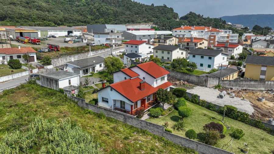 Moradia T5 para Venda em Vila Praia de Ancora Foto 3