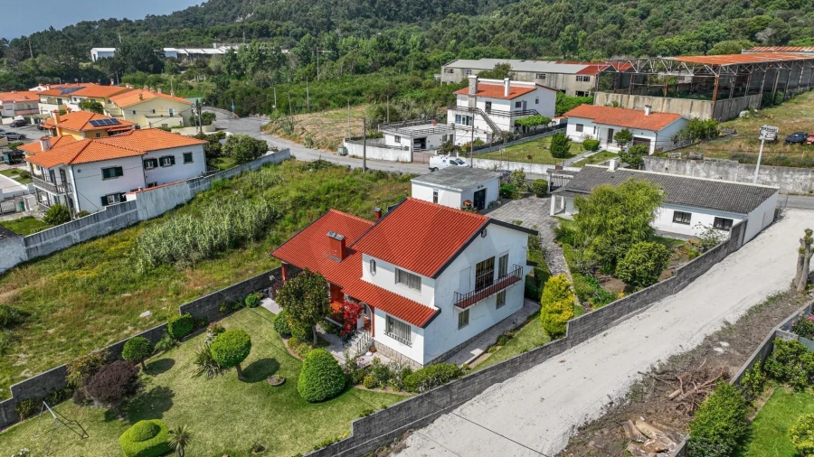 Moradia T5 para Venda em Vila Praia de Ancora Foto 1