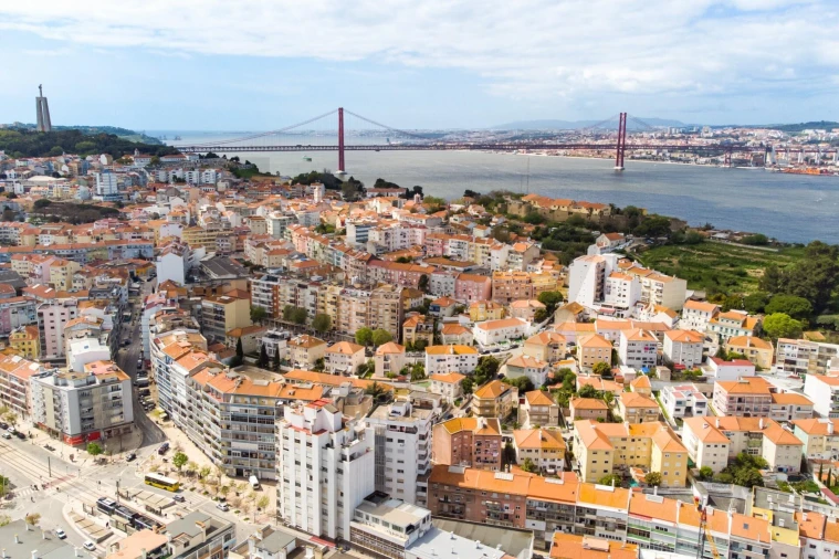 Prédio para Venda em Almada, Cova da Piedade, Pragal e Cacilhas Foto 30