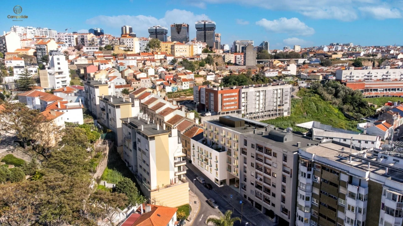 Apartamento T2 para Venda em Campolide Foto 10