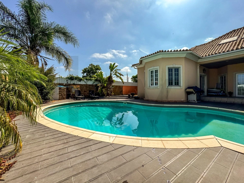 Moradia T7 para Venda em Alhos Vedros Foto 1