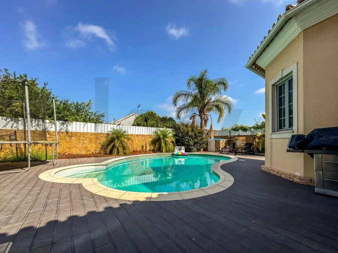 Moradia T7 para Venda em Alhos Vedros Foto 2