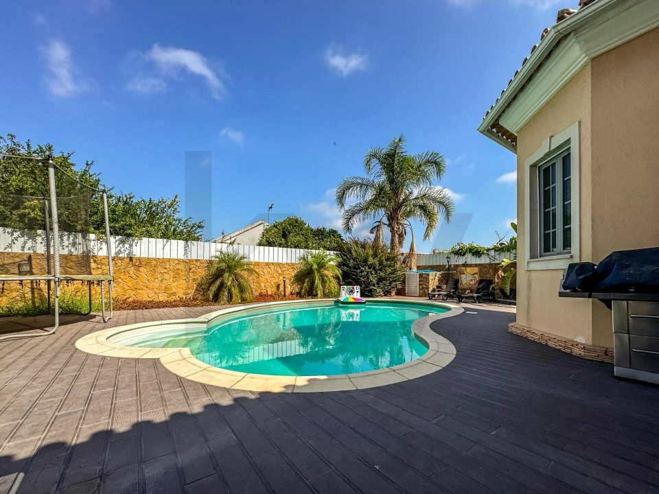 Moradia T7 para Venda em Alhos Vedros Foto 2