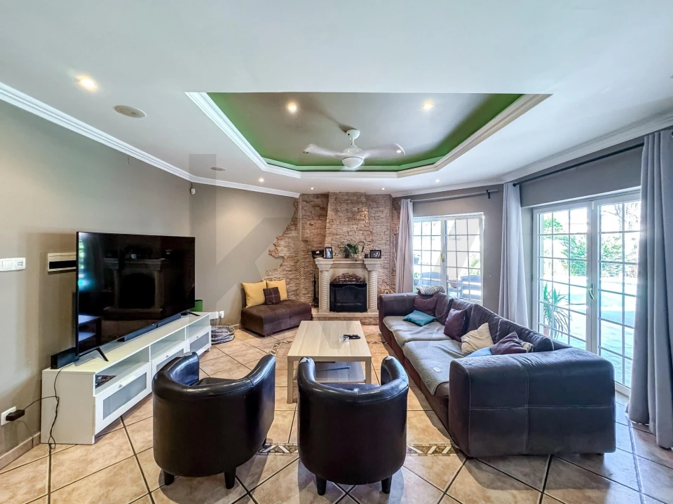 Moradia T7 para Venda em Alhos Vedros Foto 7