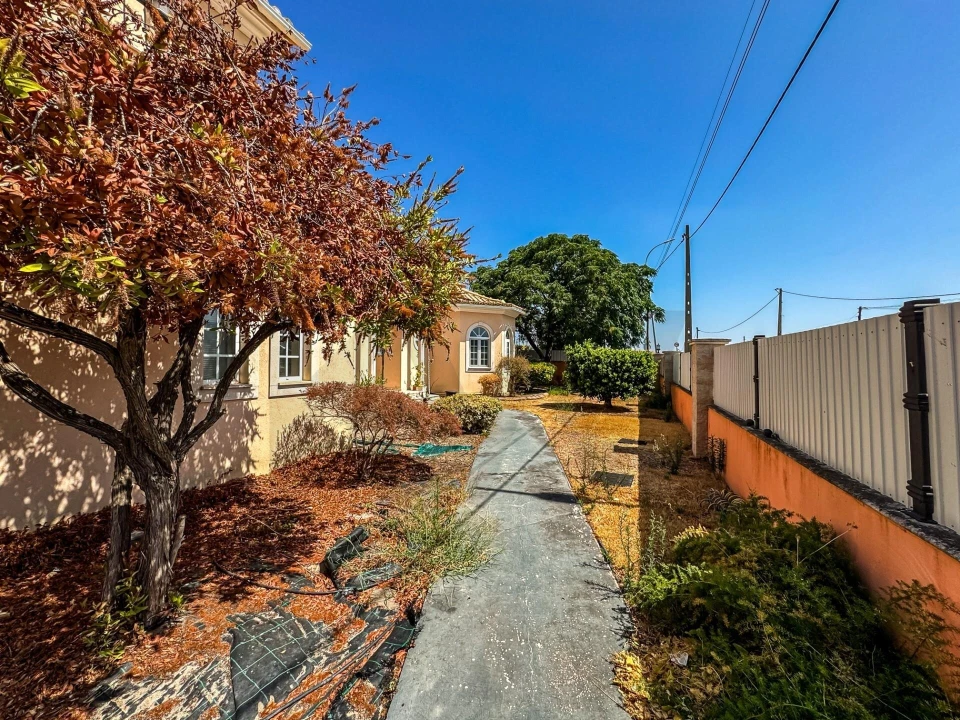 Moradia T7 para Venda em Alhos Vedros Foto 49