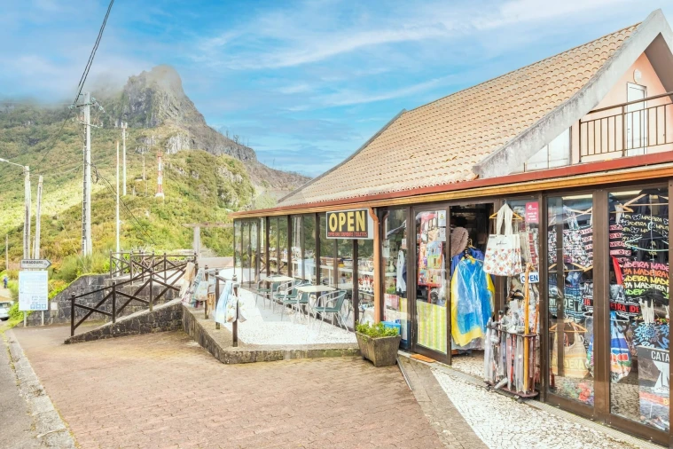 Loja para Arrendamento em Serra de Agua