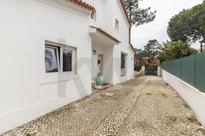 Moradia T5 para Venda em Corroios