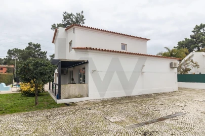 Moradia T5 para Venda em Corroios