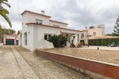 Moradia T5 para Venda em Corroios