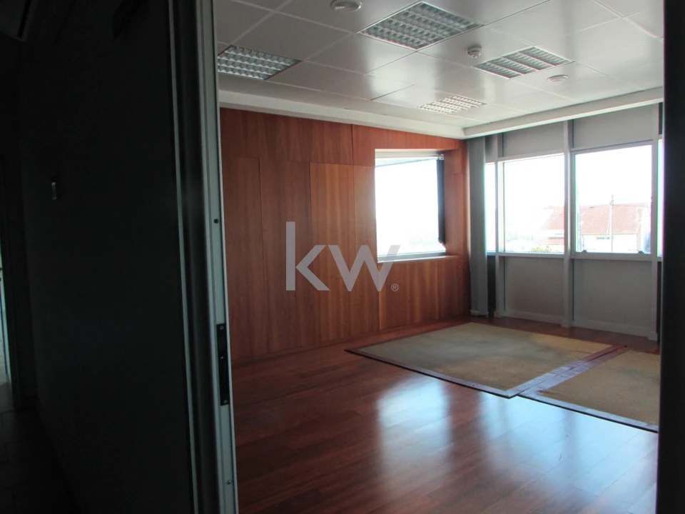 Armazém para Arrendamento em Atouguia Foto 11