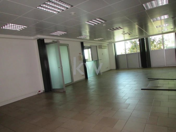 Armazém para Arrendamento em Atouguia Foto 6