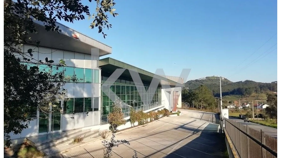 Armazém para Arrendamento em Atouguia