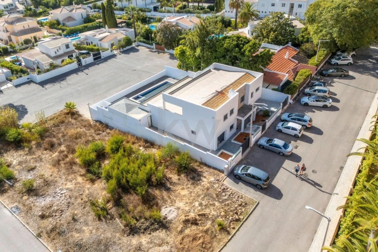 Moradia T5 para Venda em Guia Foto 51