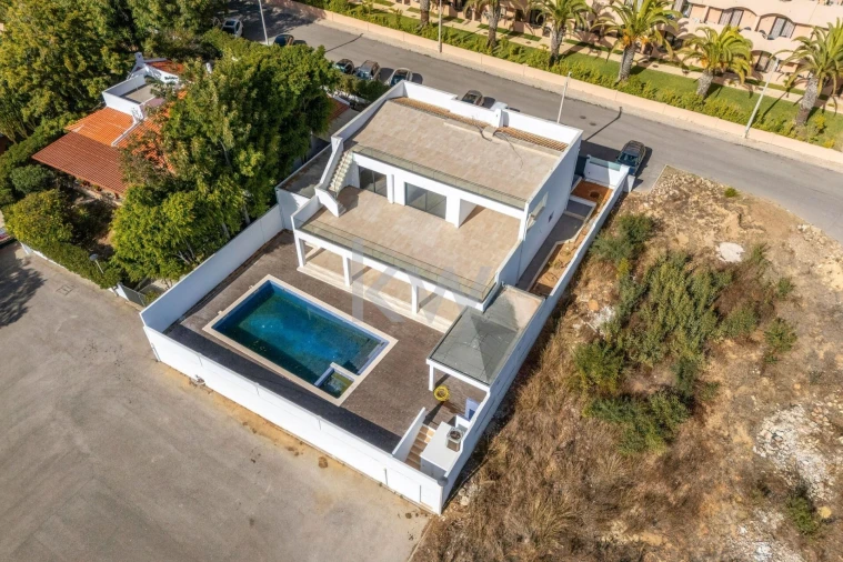 Moradia T5 para Venda em Guia Foto 2