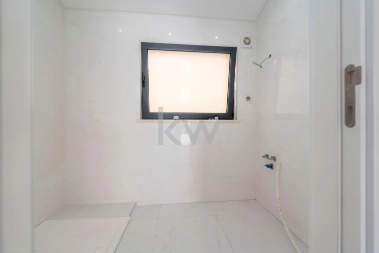 Moradia T5 para Venda em Guia Foto 24