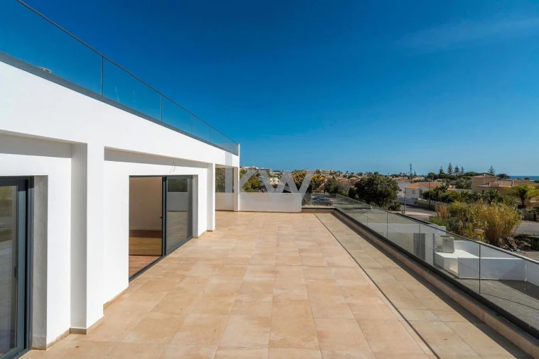 Moradia T5 para Venda em Guia Foto 36