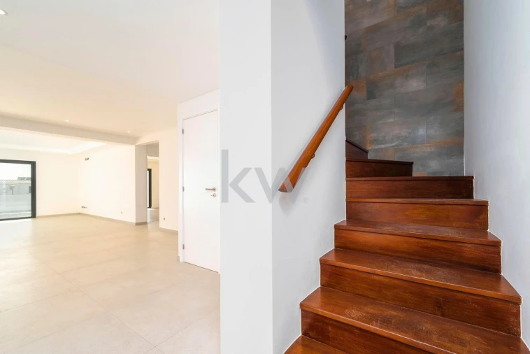 Moradia T5 para Venda em Guia Foto 20