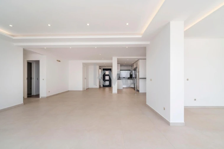 Moradia T5 para Venda em Guia Foto 5