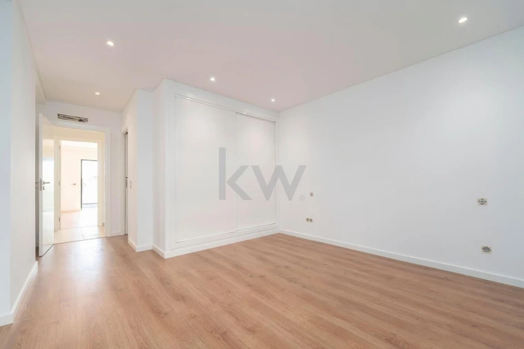 Moradia T5 para Venda em Guia Foto 13