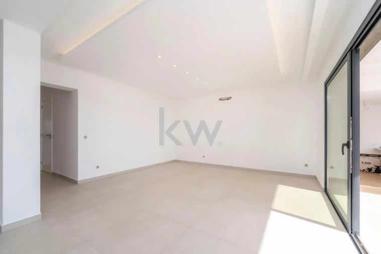 Moradia T5 para Venda em Guia Foto 6