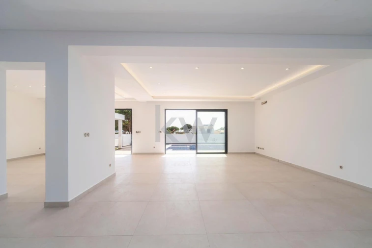 Moradia T5 para Venda em Guia Foto 3