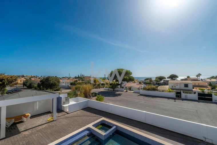 Moradia T5 para Venda em Guia Foto 35