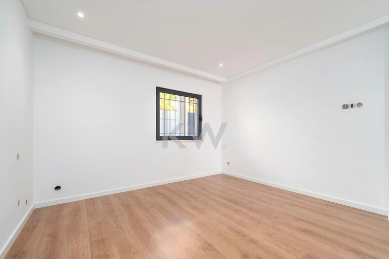 Moradia T5 para Venda em Guia Foto 14