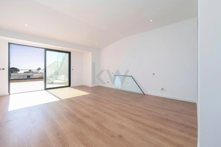 Moradia T5 para Venda em Guia Foto 32