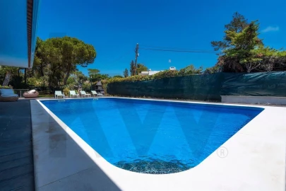 Moradia T5 para Venda em Albufeira e Olhos de Água