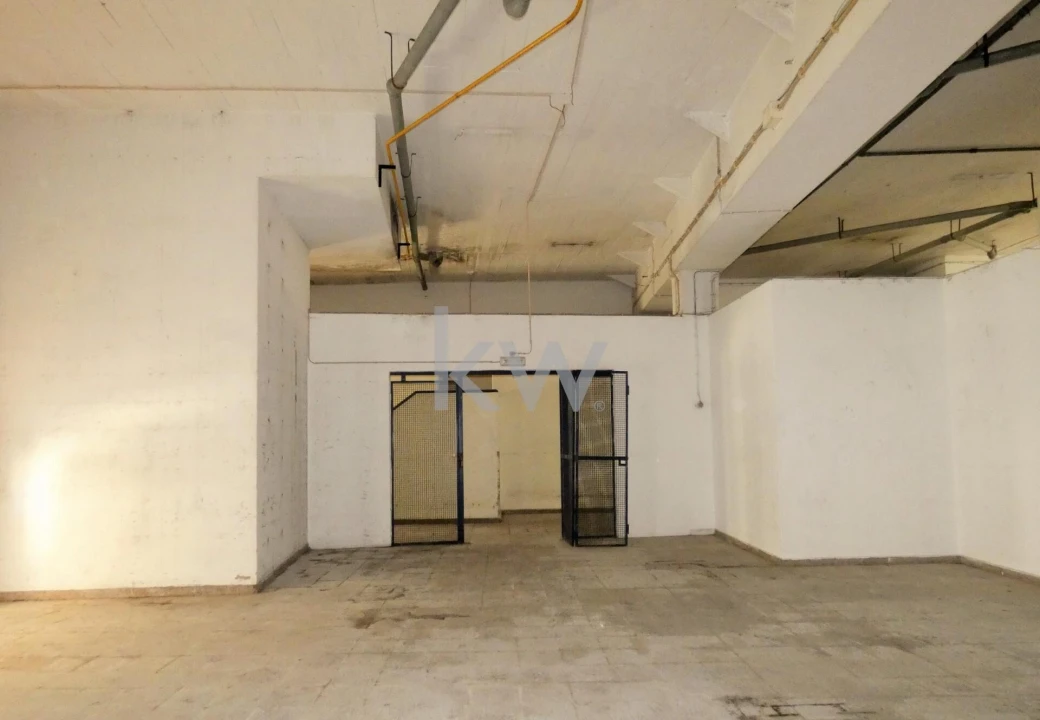 Armazém para Venda em Lagos (São Sebastião e Santa Maria) Foto 8