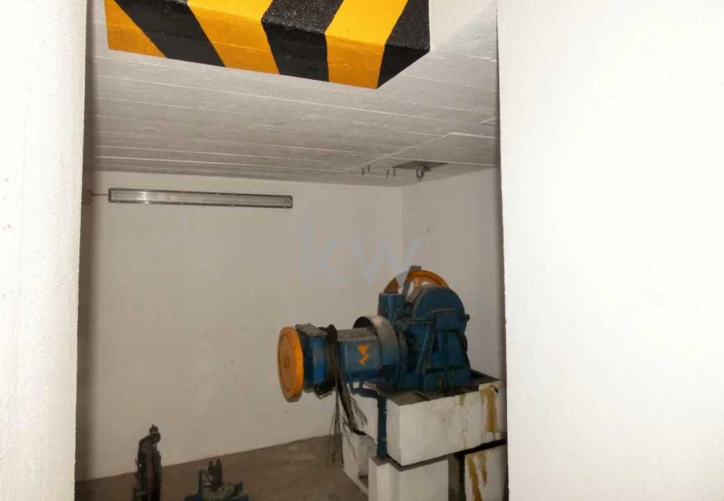 Armazém para Venda em Lagos (São Sebastião e Santa Maria) Foto 23