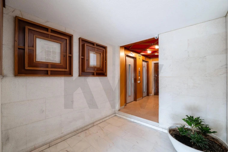 Apartamento T3 para Venda em Areeiro Foto 33