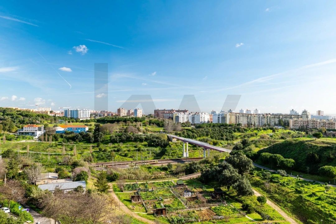 Apartamento T3 para Venda em Areeiro Foto 16