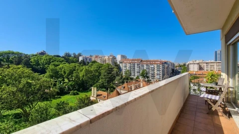 Apartamento T4 para Venda em São Domingos de Benfica