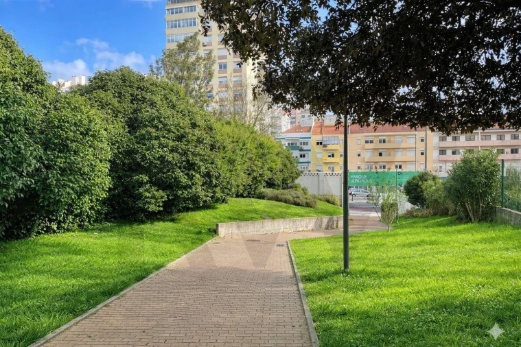 Apartamento T4 para Venda em São Domingos de Benfica Foto 32