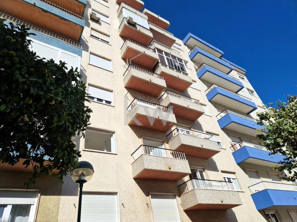 Apartamento T2 para Venda em Algés, Linda-A-Velha e Cruz Quebrada-Dafundo Foto 2