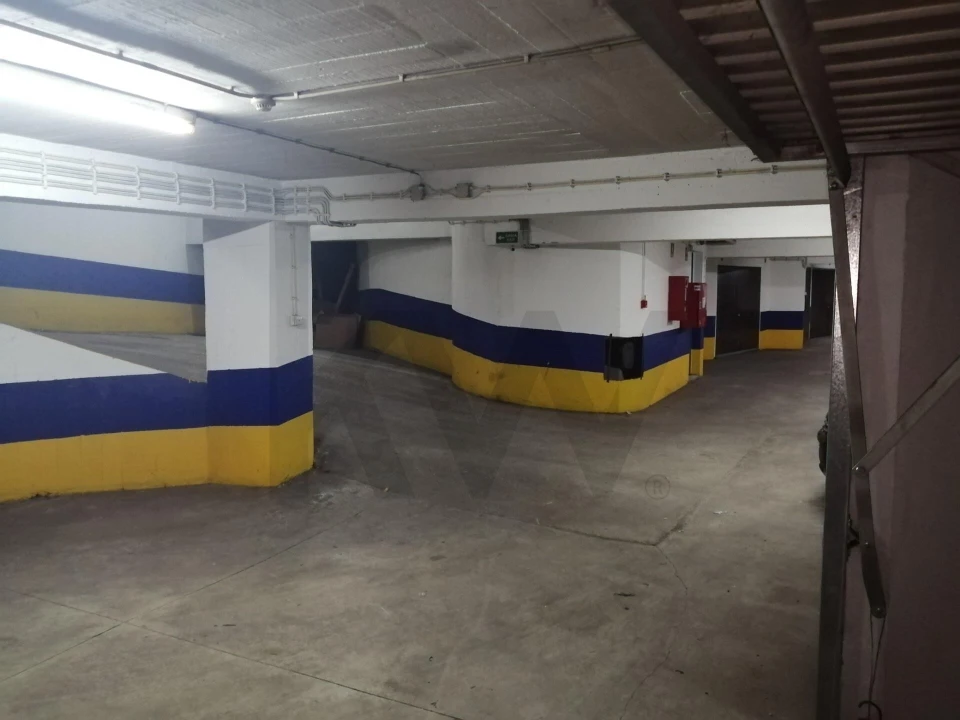 Garagem para Arrendamento em Queluz e Belas Foto 7