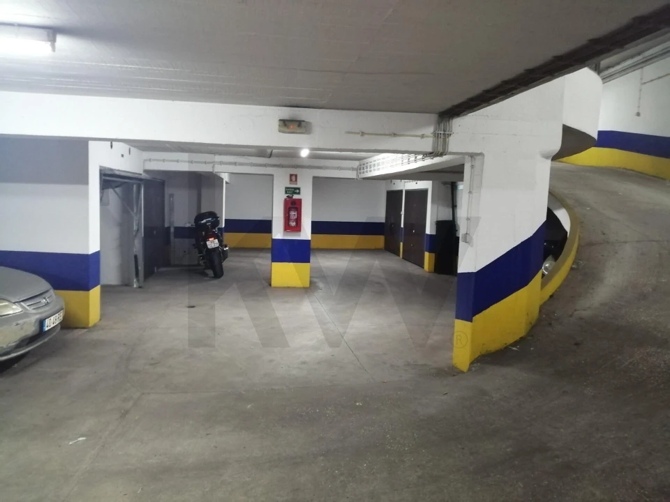 Garagem para Arrendamento em Queluz e Belas Foto 9